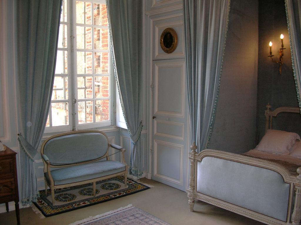 Chateau De Fleury La Foret Bed & Breakfast Igoville Exterior photo