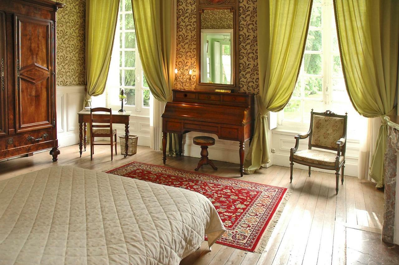 Chateau De Fleury La Foret Bed & Breakfast Igoville Exterior photo