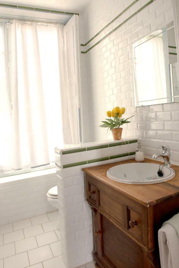 Chateau De Fleury La Foret Bed & Breakfast Igoville Exterior photo