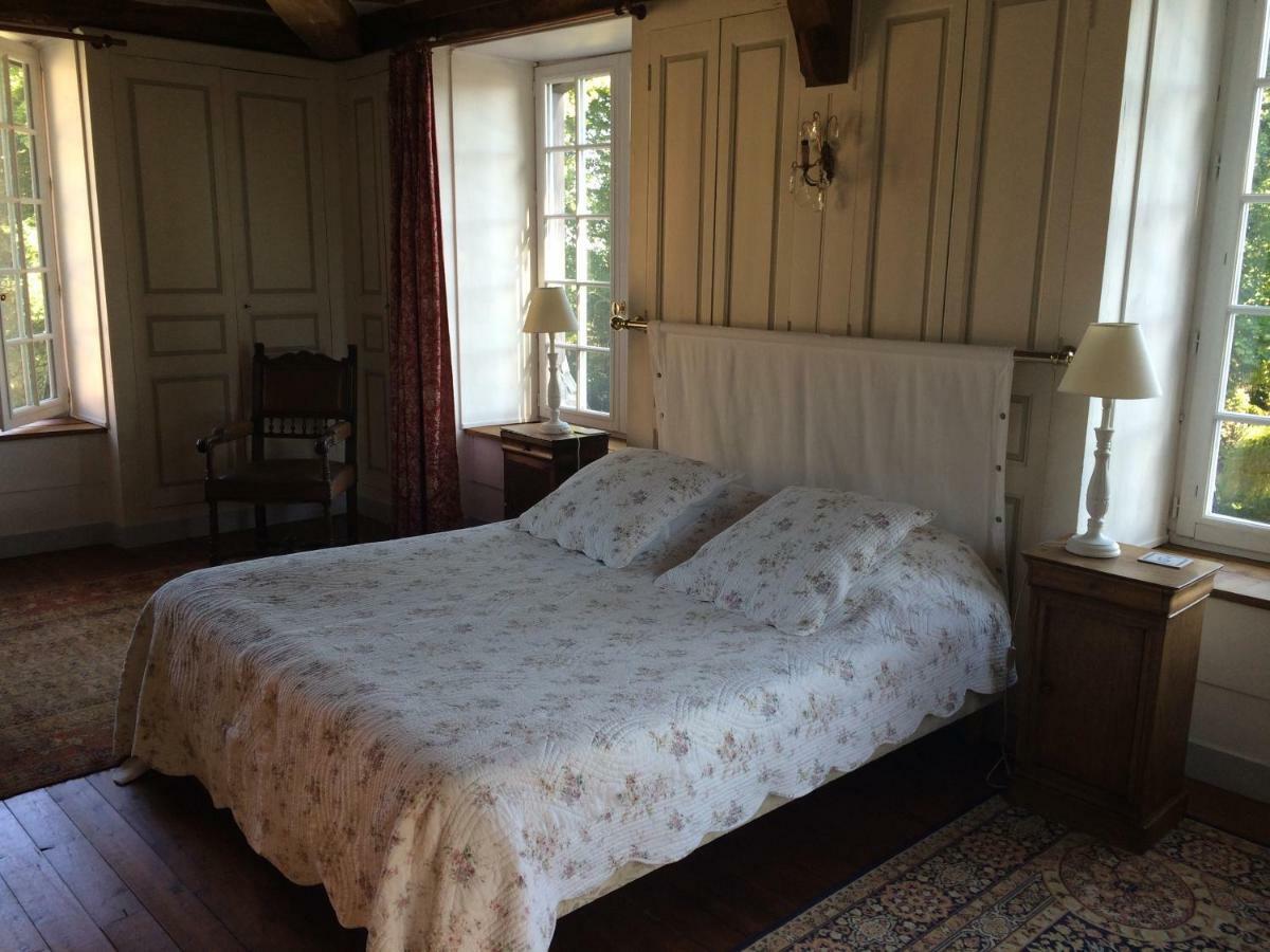 Chateau De Fleury La Foret Bed & Breakfast Igoville Exterior photo